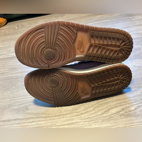 Women’s Jordans - Picture 5 of 7